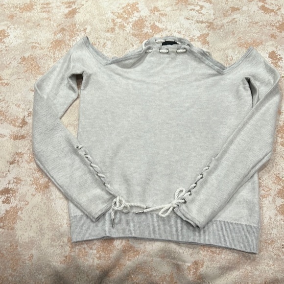 Intermix cold shoulder sweater size P - Picture 1 of 5